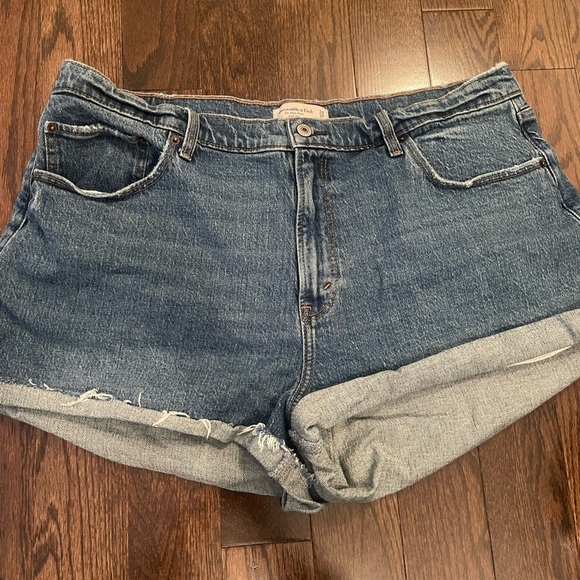 Abercrombie High Rise Mom Denim Shorts - Picture 2 of 4